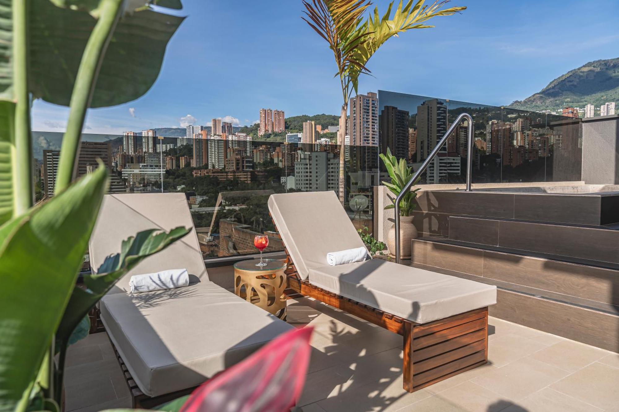 Golden Valley Hotel Medellín Exteriör bild