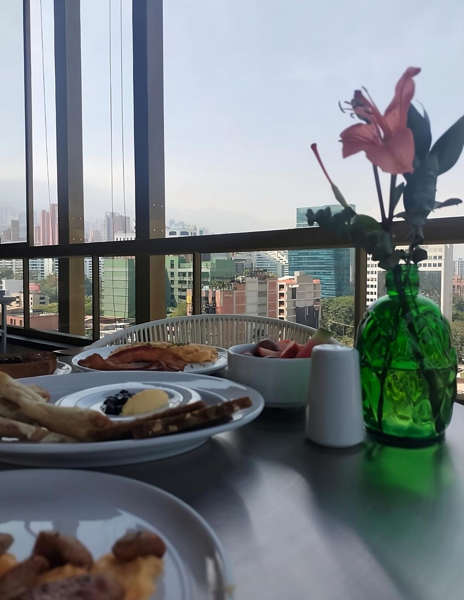 Golden Valley Hotel Medellín Exteriör bild