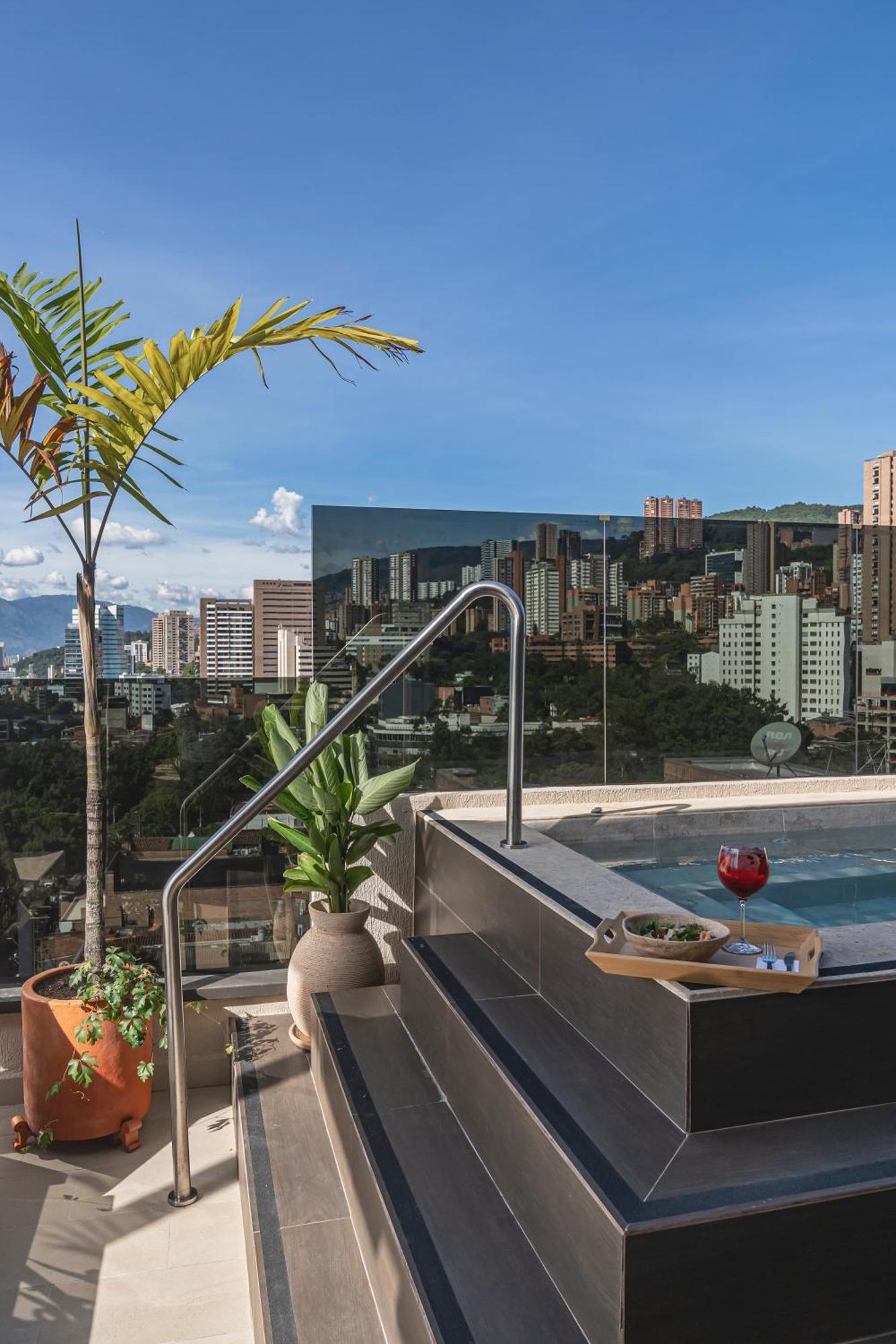Golden Valley Hotel Medellín Exteriör bild