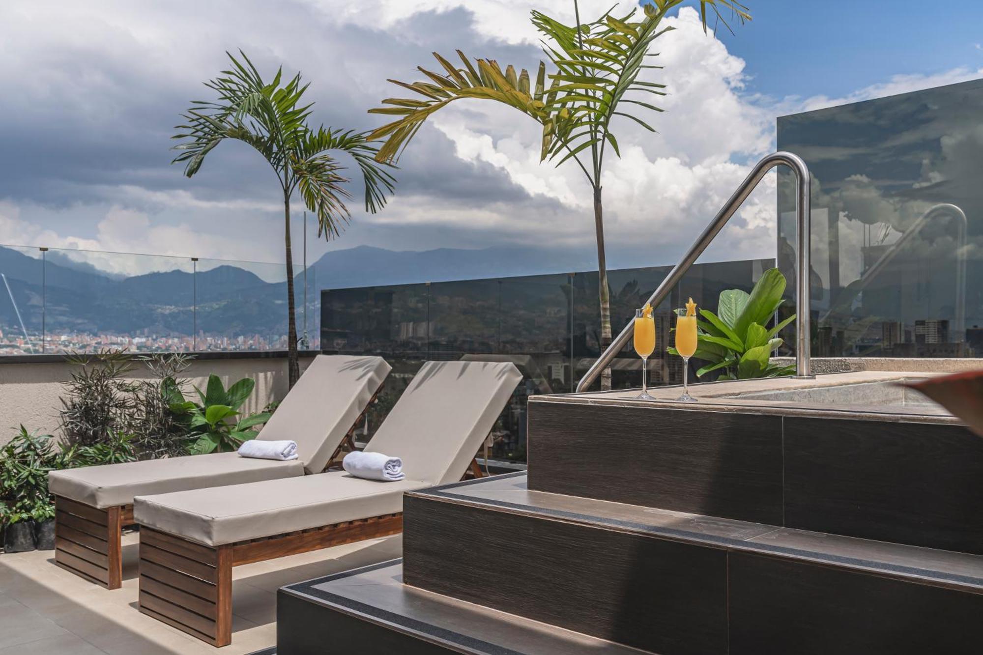 Golden Valley Hotel Medellín Exteriör bild